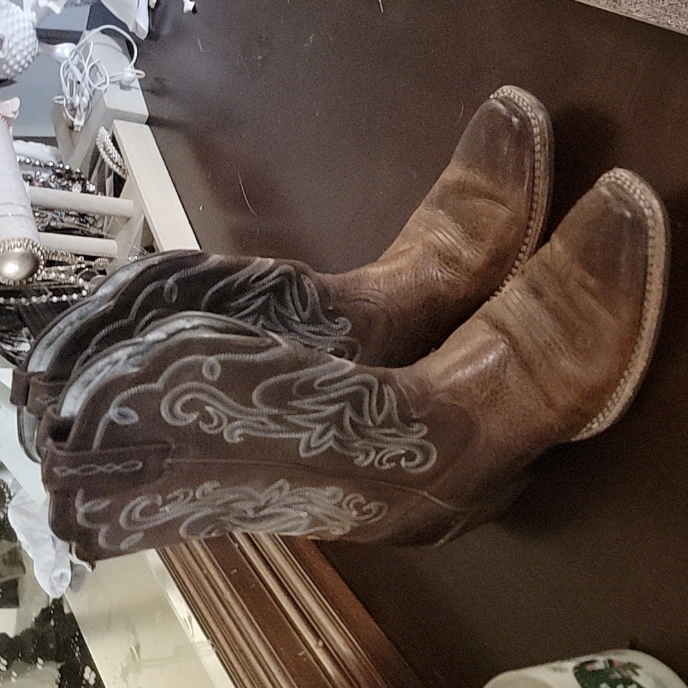Ariat cowgirl boots